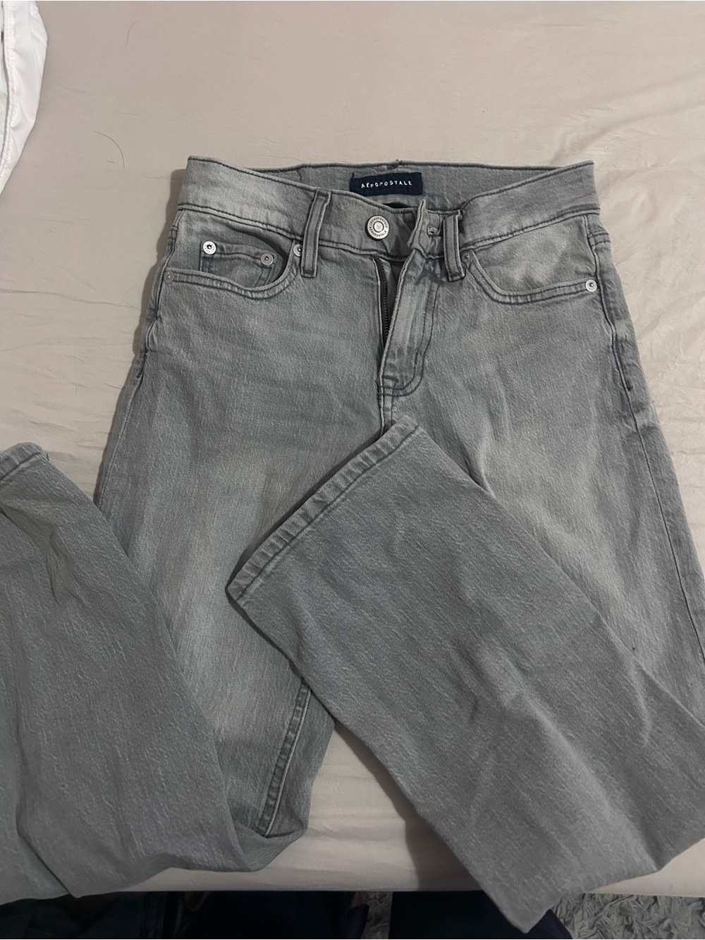 Aeropostale Men’s Light Gray Slim Straight Jeans